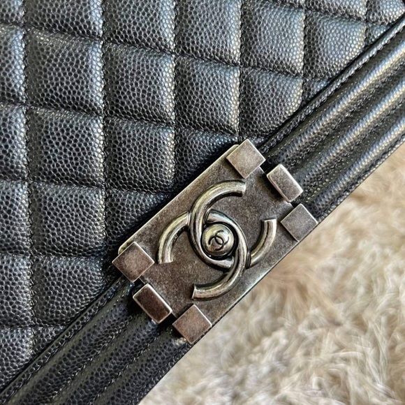Authentic Chanel Boy 10 Caviar - Picture 4 of 16